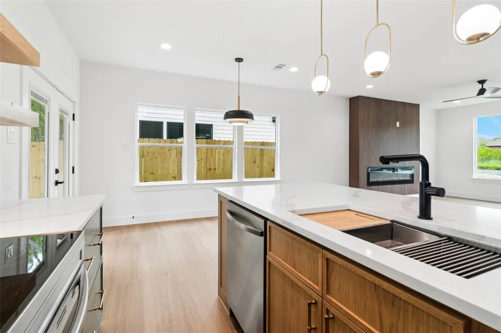 111 Lakeshore Lane Glenn Heights, TX 75154
