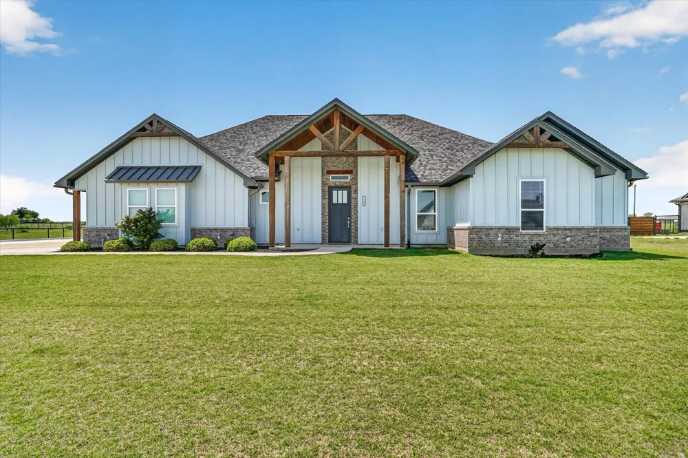 114 Esther Court Millsap, TX 76066
