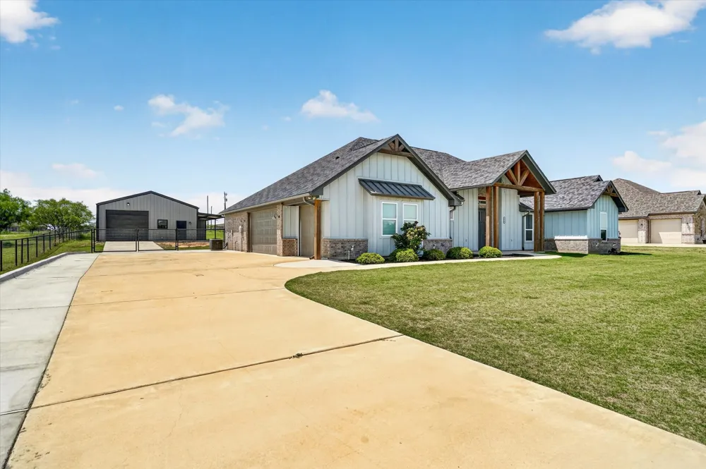 114 Esther Court Millsap, TX 76066