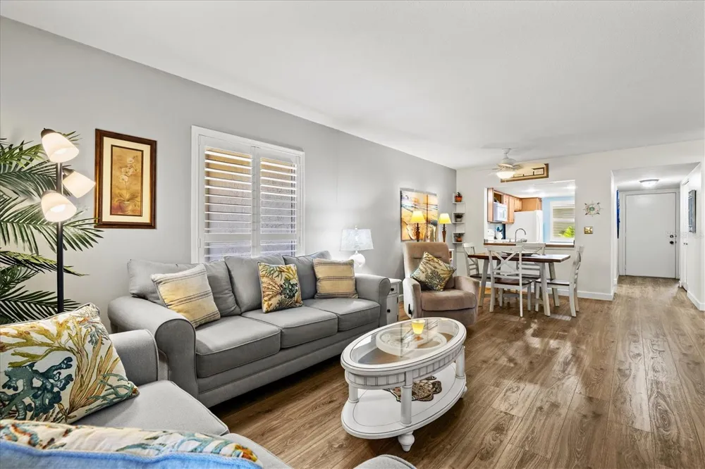 404 PINEBROOK CRESCENT #4 Venice, FL 34285