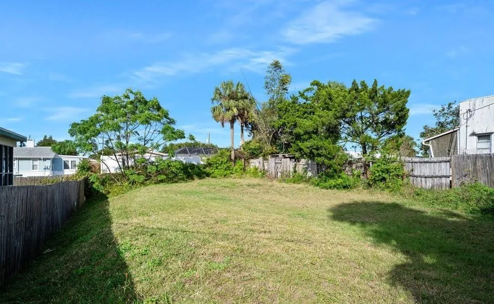339 MANHATTAN AVENUE Daytona Beach, FL 32118