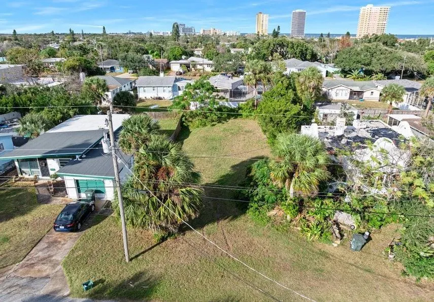 339 MANHATTAN AVENUE Daytona Beach, FL 32118