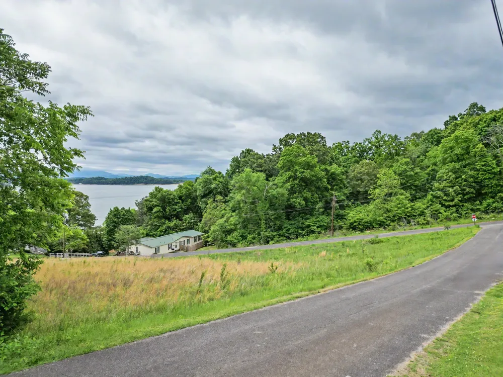1107 Evergreen Trl Dandridge, TN 37725