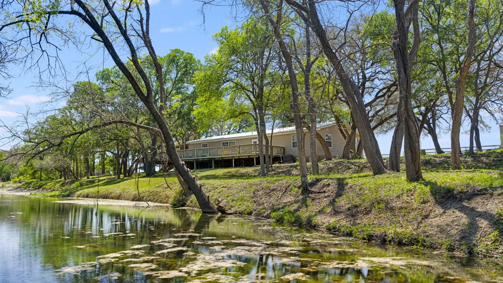 3680 County Road 245 Florence, TX 76527