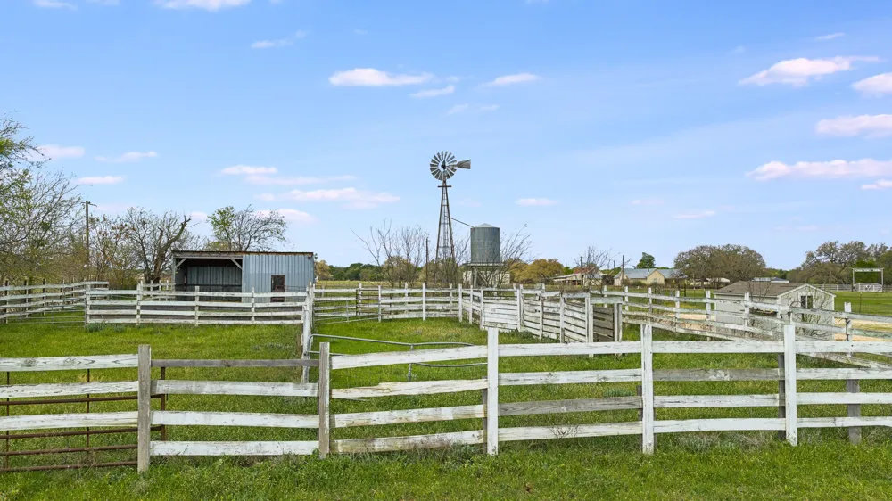 3680 County Road 245 Florence, TX 76527