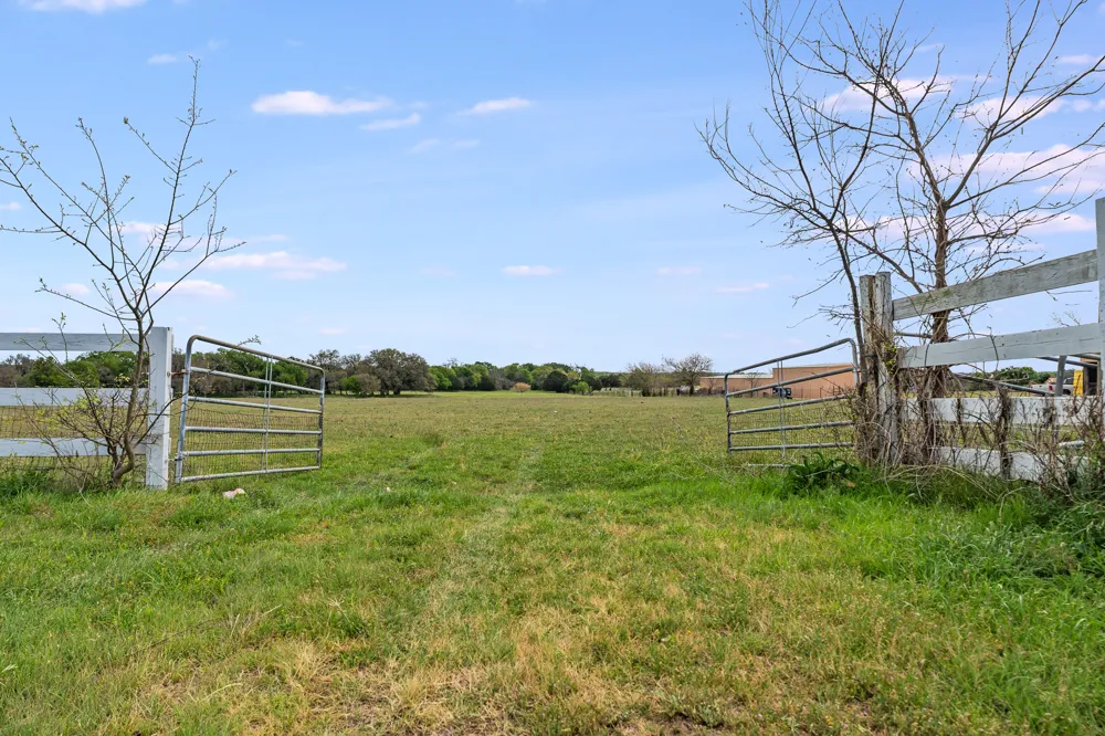 3680 County Road 245 Florence, TX 76527