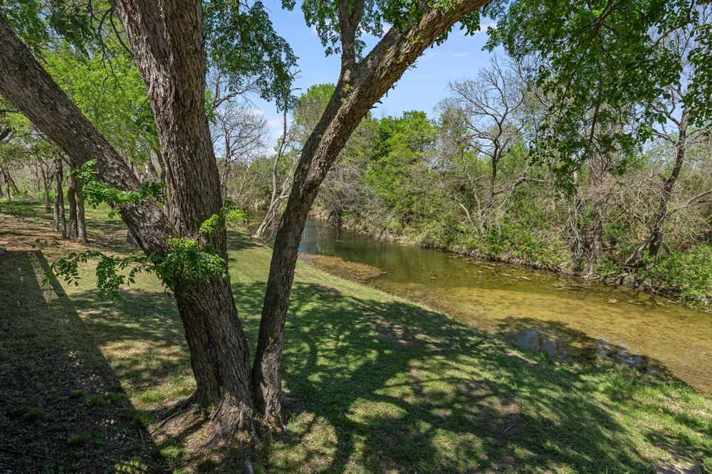 3680 County Road 245 Florence, TX 76527