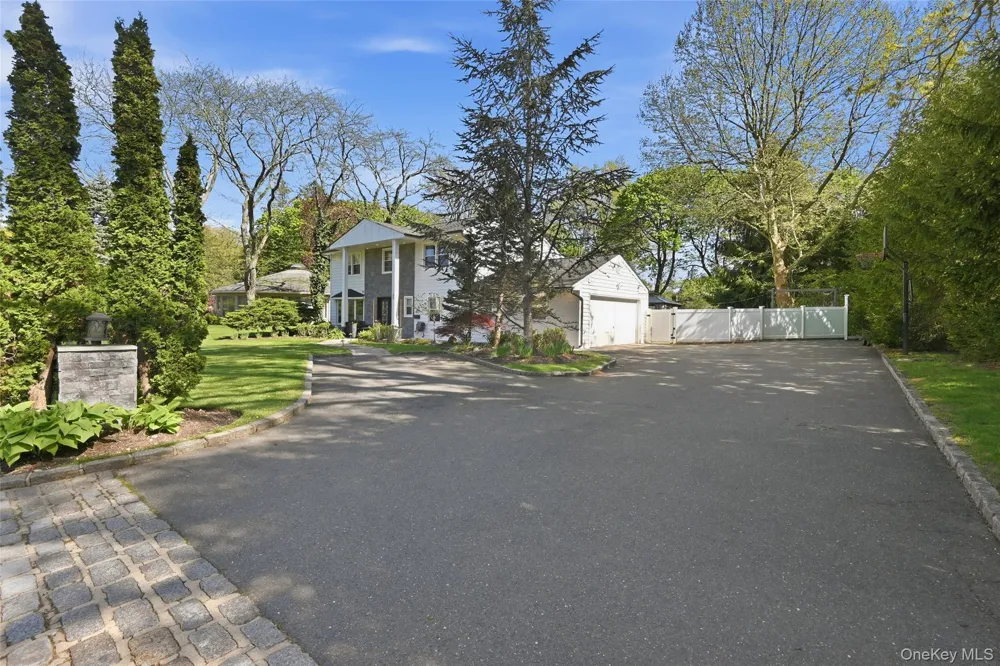 35 Elm Drive East Hills, NY 11576