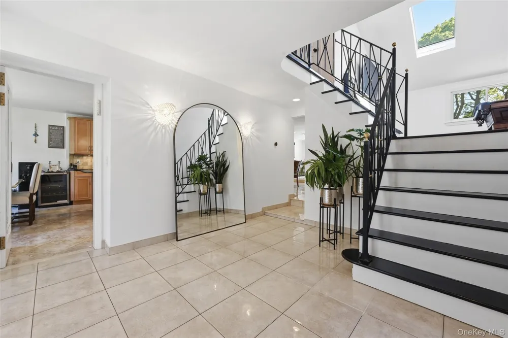 35 Elm Drive East Hills, NY 11576