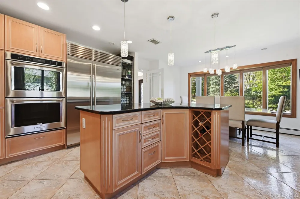 35 Elm Drive East Hills, NY 11576