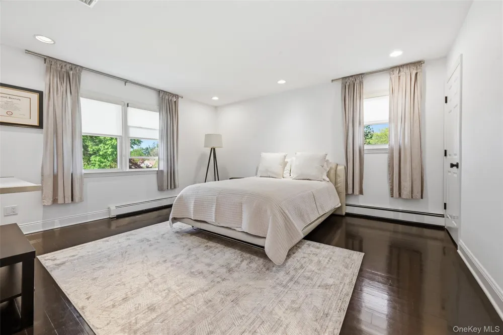 35 Elm Drive East Hills, NY 11576