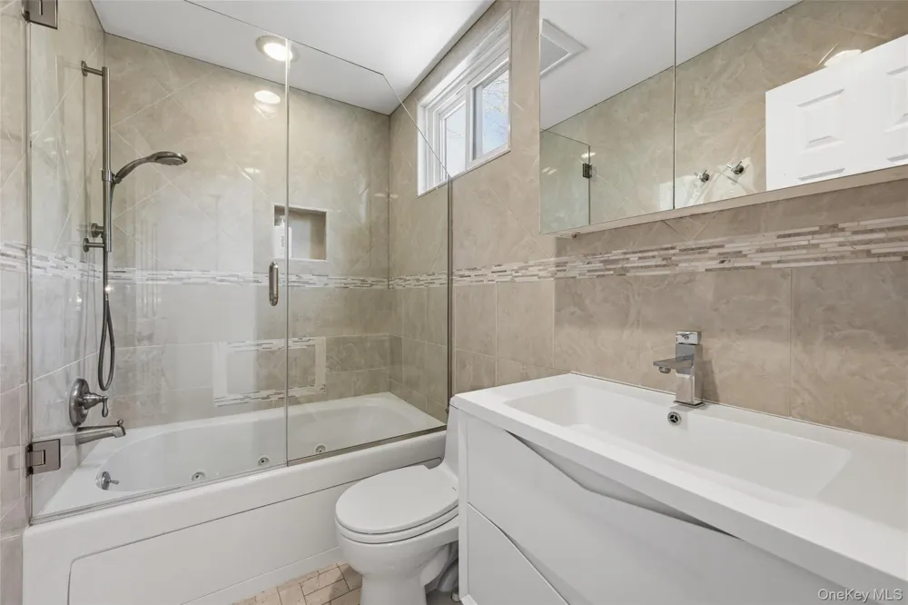 35 Elm Drive East Hills, NY 11576