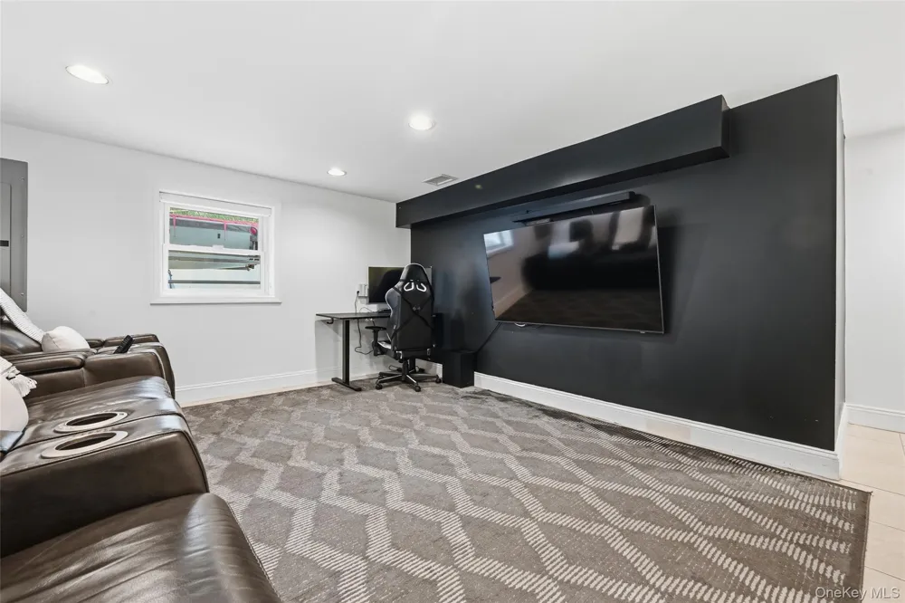 35 Elm Drive East Hills, NY 11576