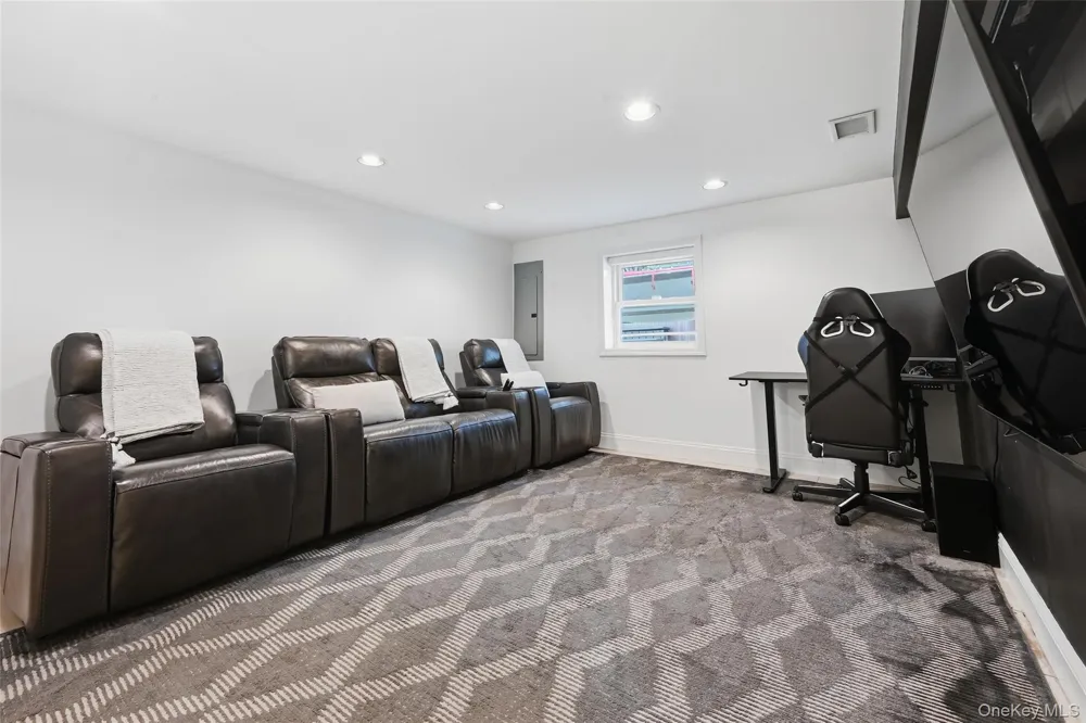 35 Elm Drive East Hills, NY 11576