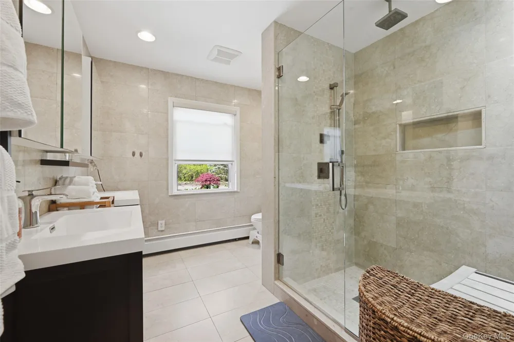 35 Elm Drive East Hills, NY 11576