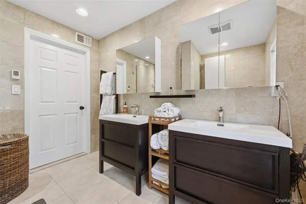 35 Elm Drive East Hills, NY 11576