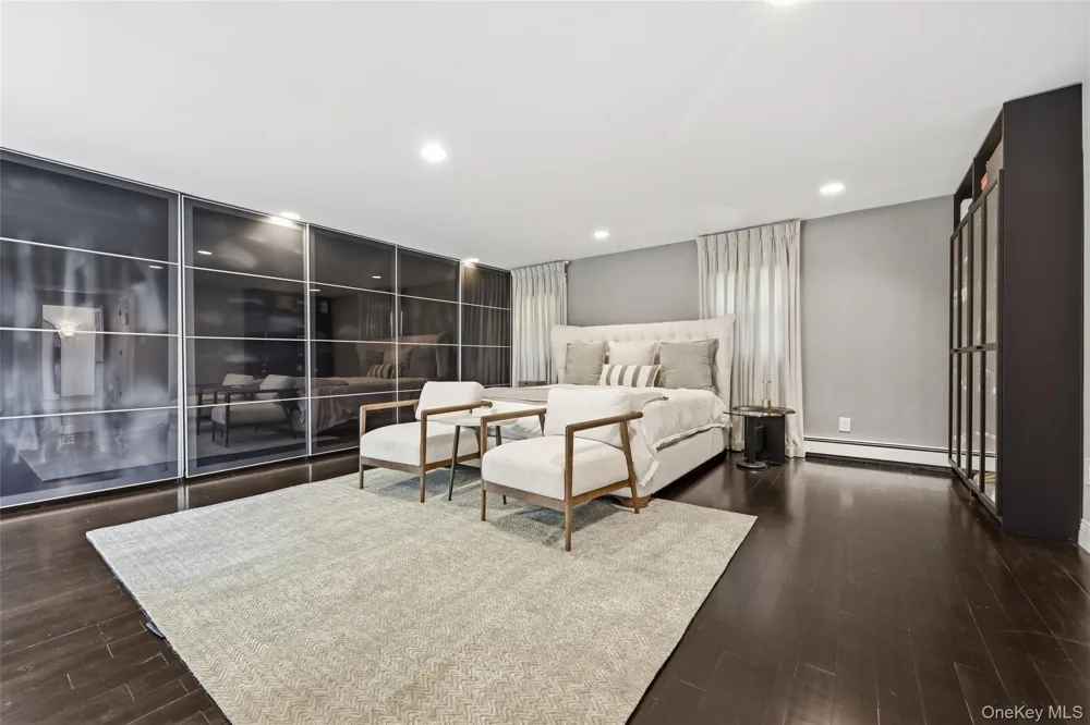 35 Elm Drive East Hills, NY 11576
