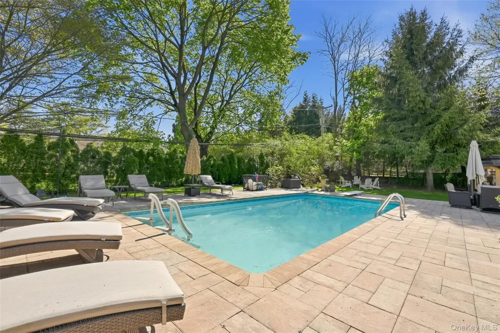 35 Elm Drive East Hills, NY 11576
