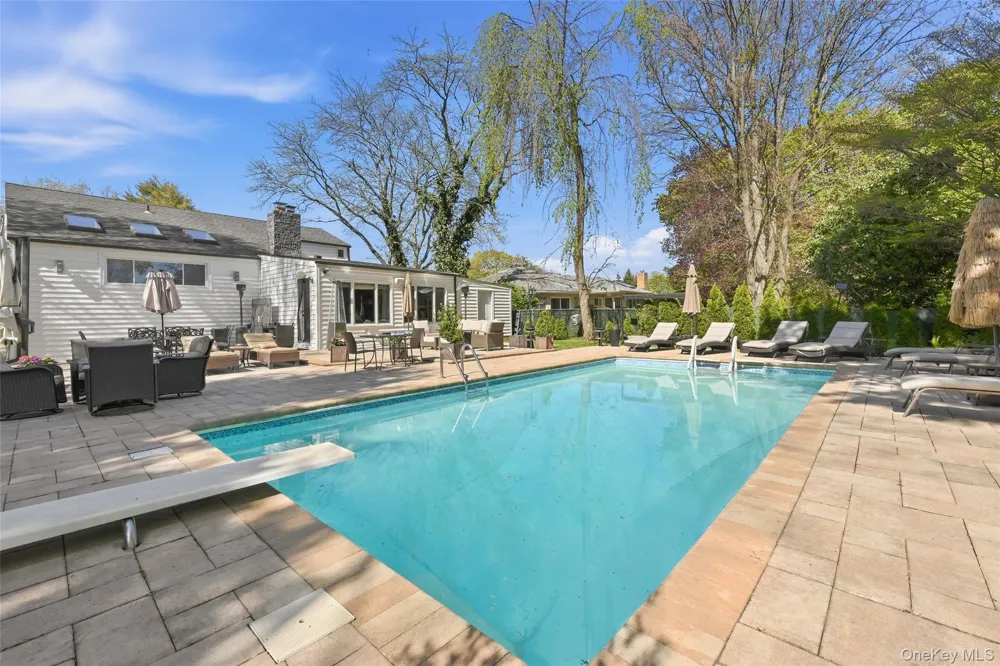 35 Elm Drive East Hills, NY 11576