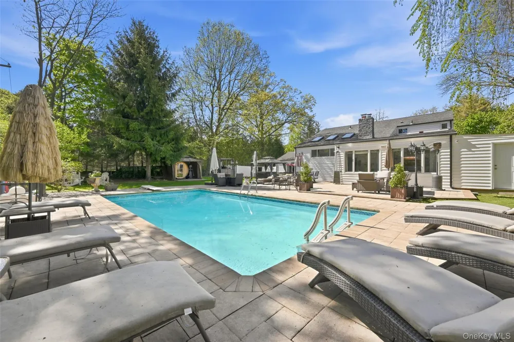 35 Elm Drive East Hills, NY 11576