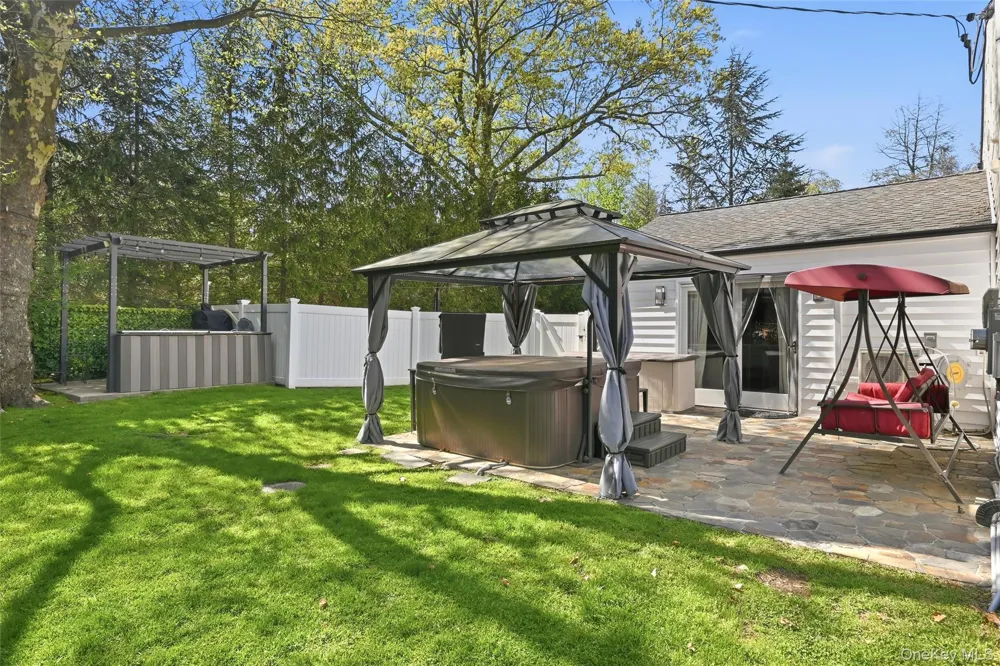 35 Elm Drive East Hills, NY 11576