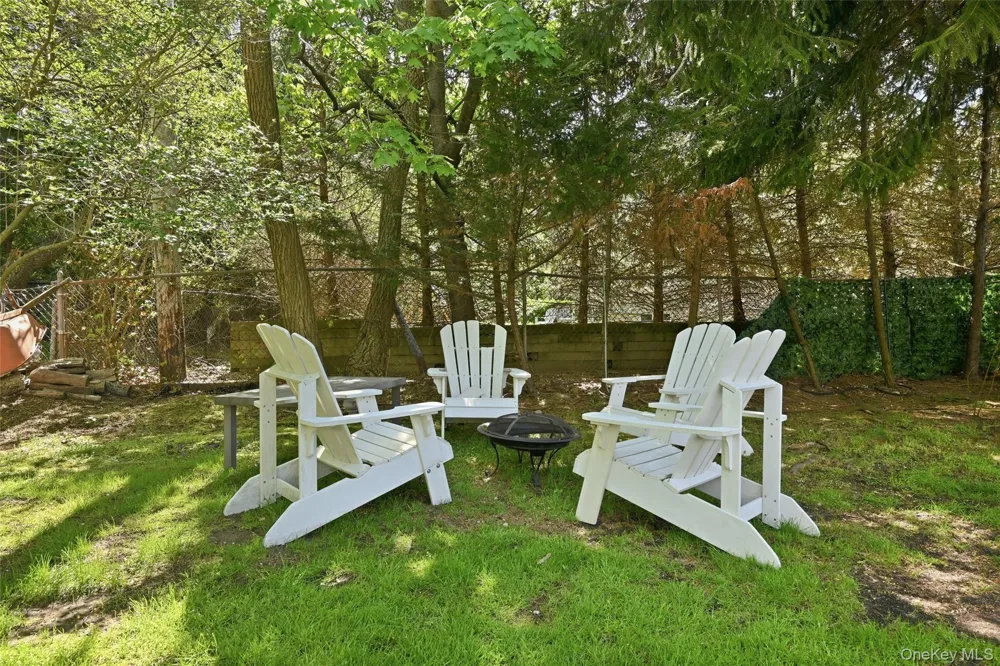 35 Elm Drive East Hills, NY 11576