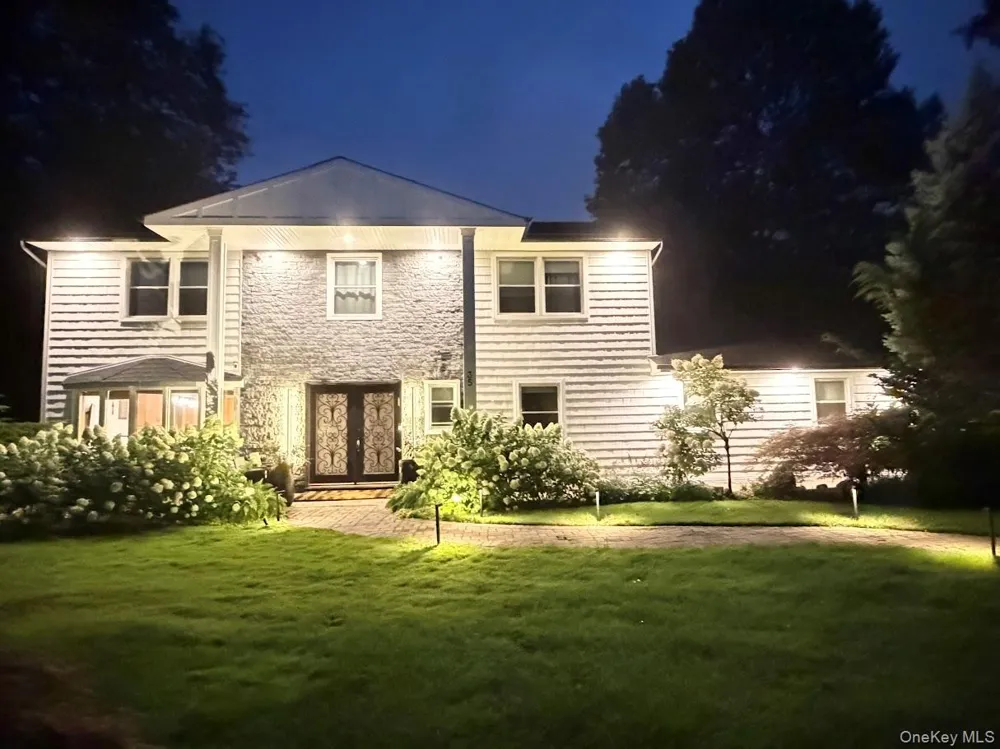 35 Elm Drive East Hills, NY 11576