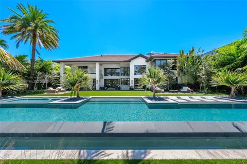 110 Holiday Dr