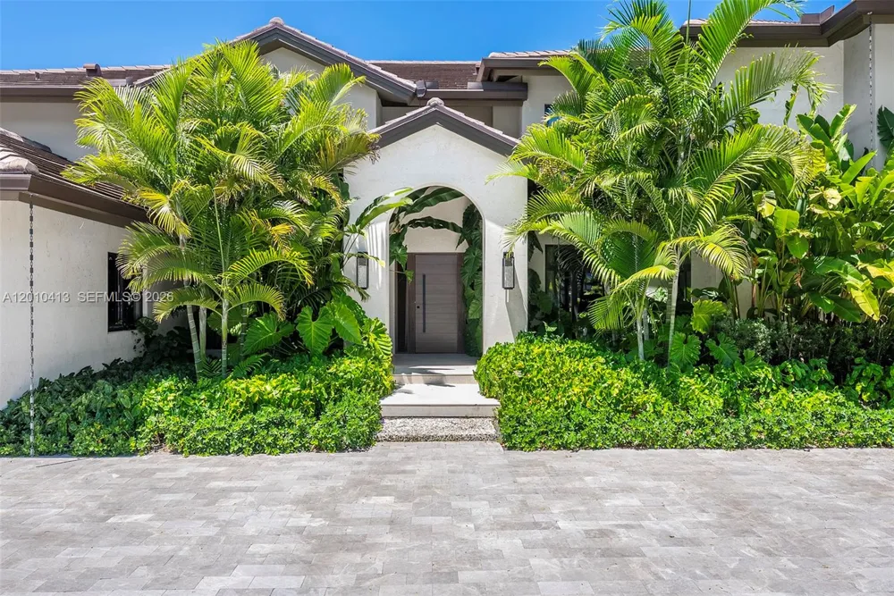 110 Holiday Dr Hallandale Beach, FL 33009