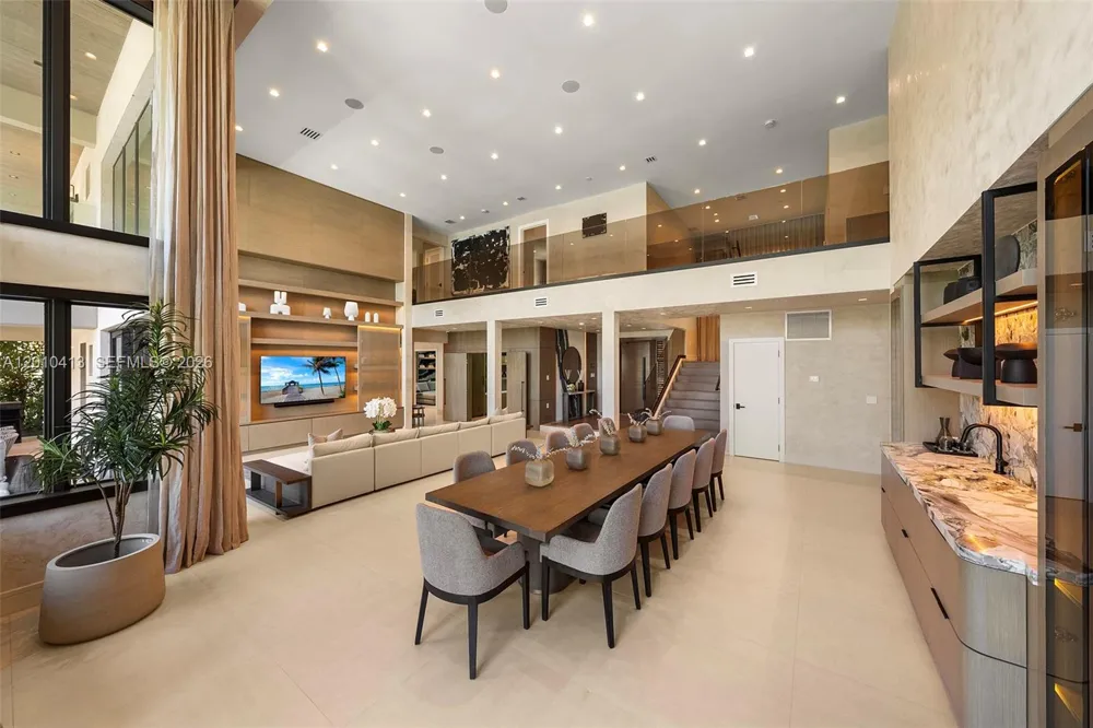 110 Holiday Dr Hallandale Beach, FL 33009
