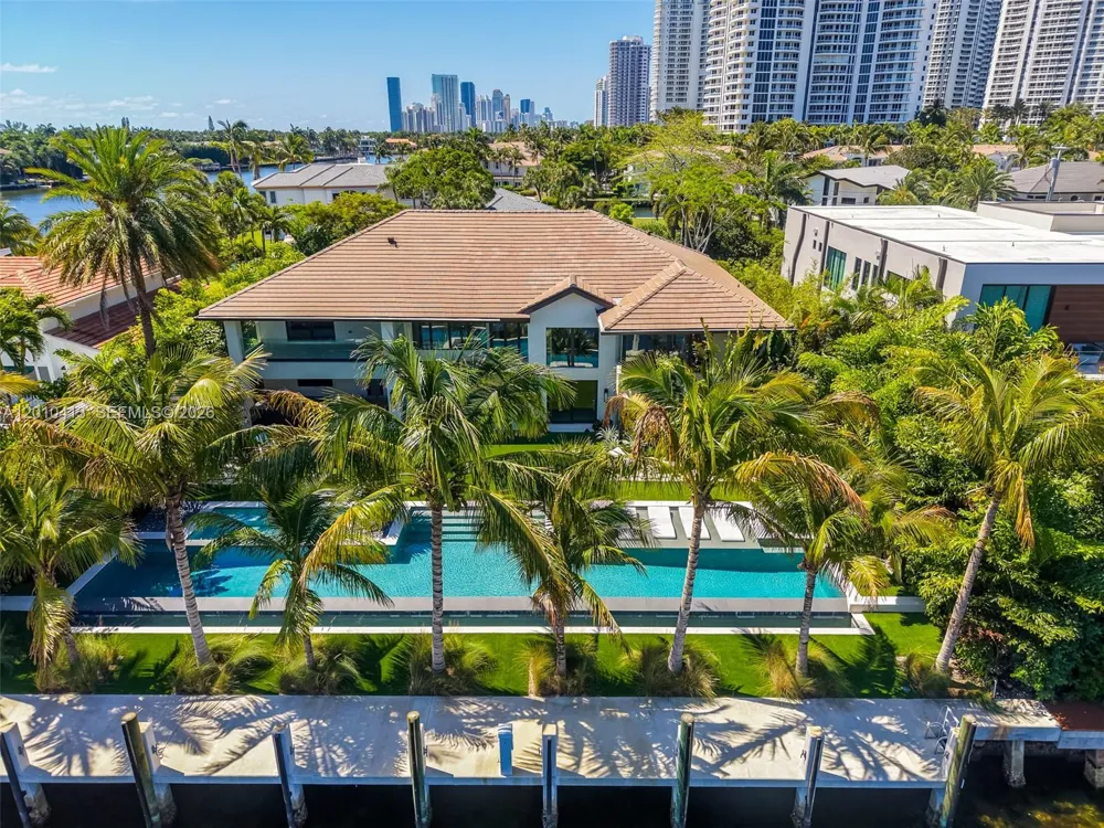 110 Holiday Dr Hallandale Beach, FL 33009