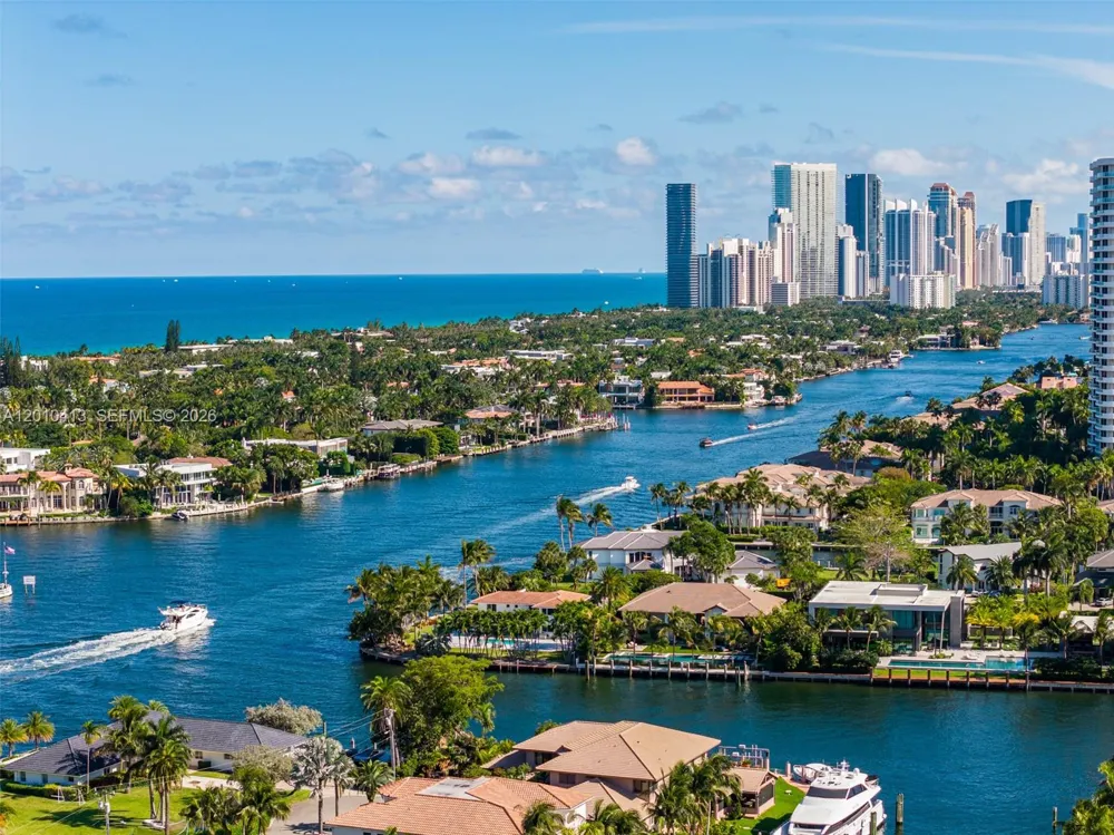 110 Holiday Dr Hallandale Beach, FL 33009