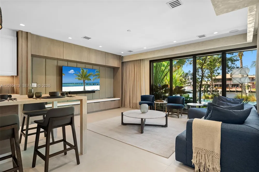 110 Holiday Dr Hallandale Beach, FL 33009