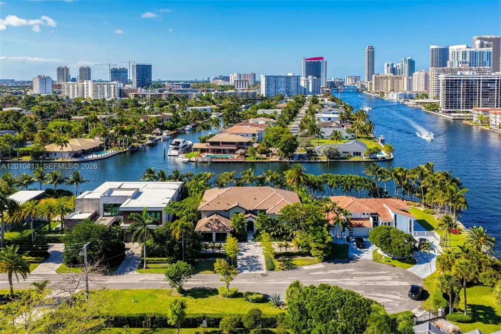 110 Holiday Dr Hallandale Beach, FL 33009