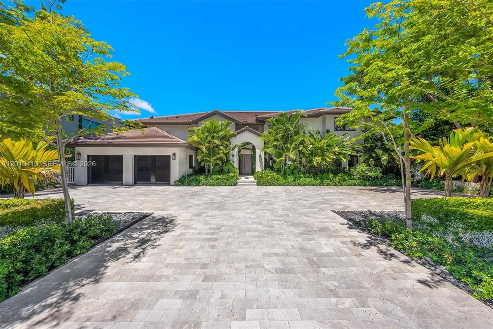 110 Holiday Dr Hallandale Beach, FL 33009