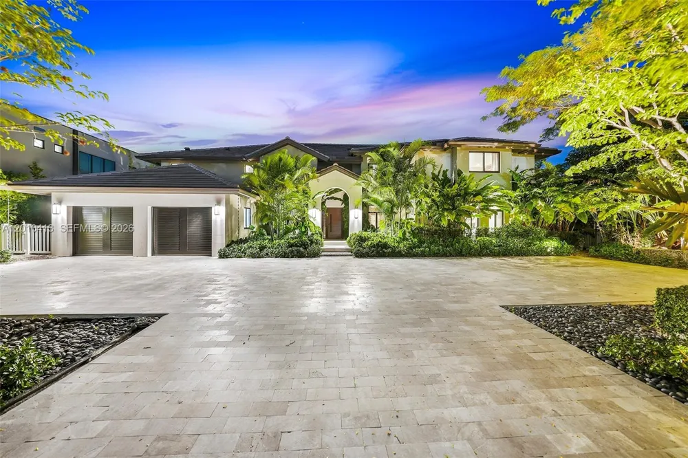 110 Holiday Dr Hallandale Beach, FL 33009