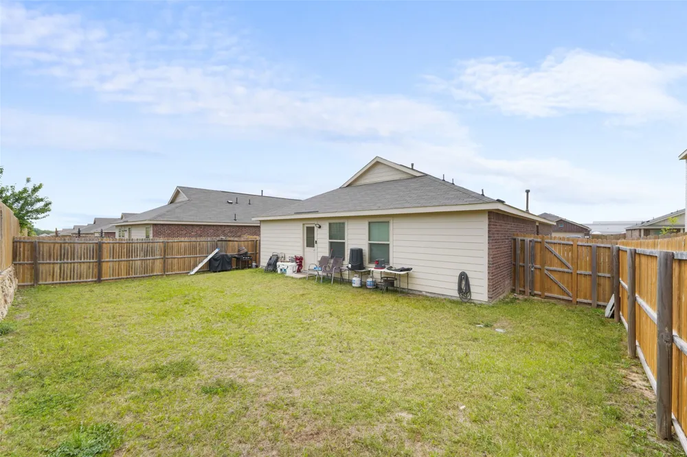 1005 Crestview Drive Hutchins, TX 75141
