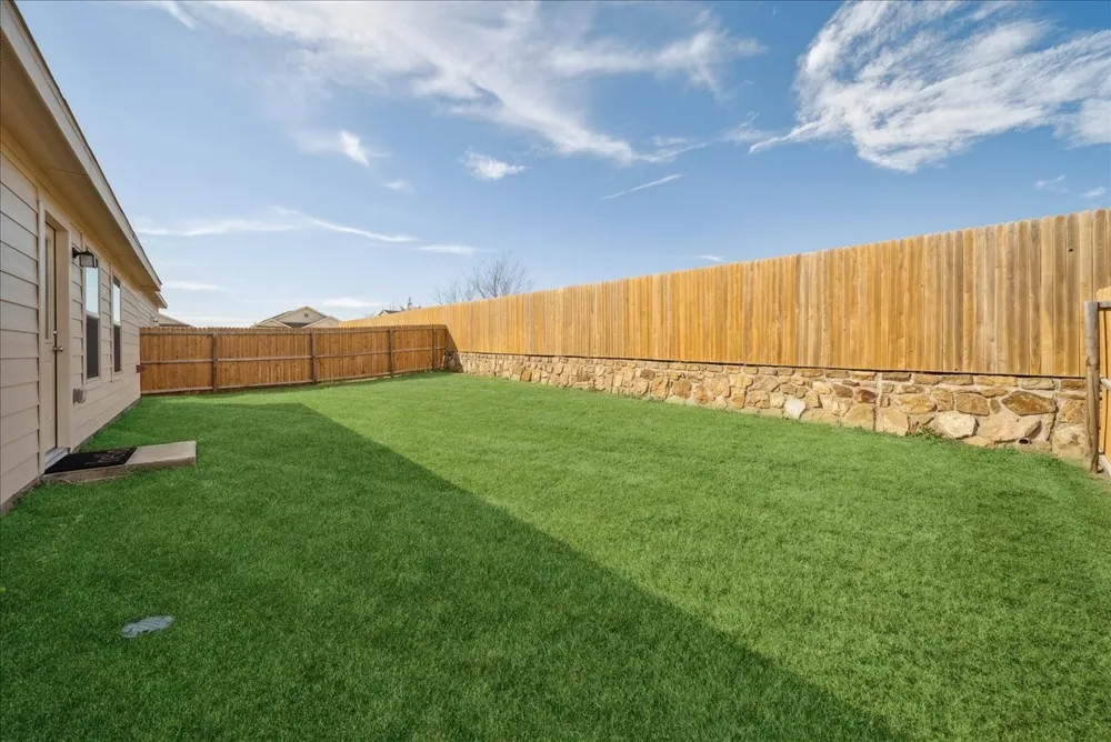 1005 Crestview Drive Hutchins, TX 75141