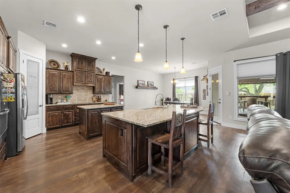 1006 Deer Crossing Salado, TX 76571