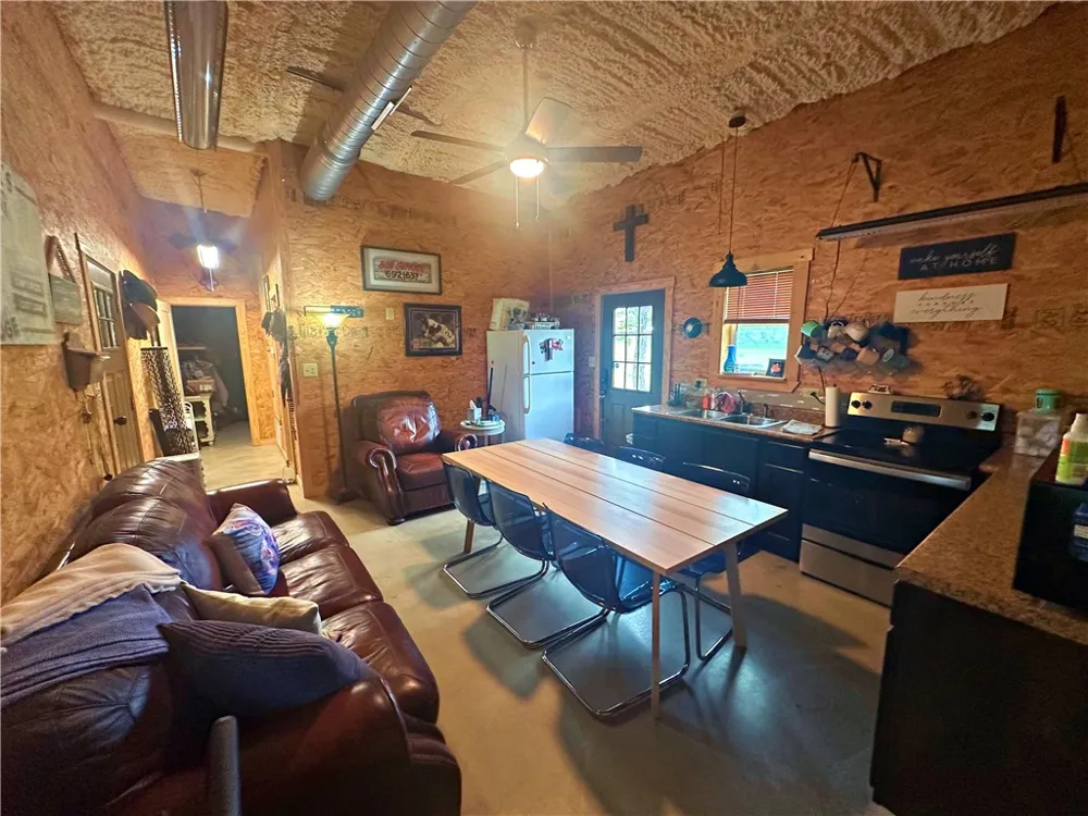 586 Jenschke Ln Poteet, TX 78065