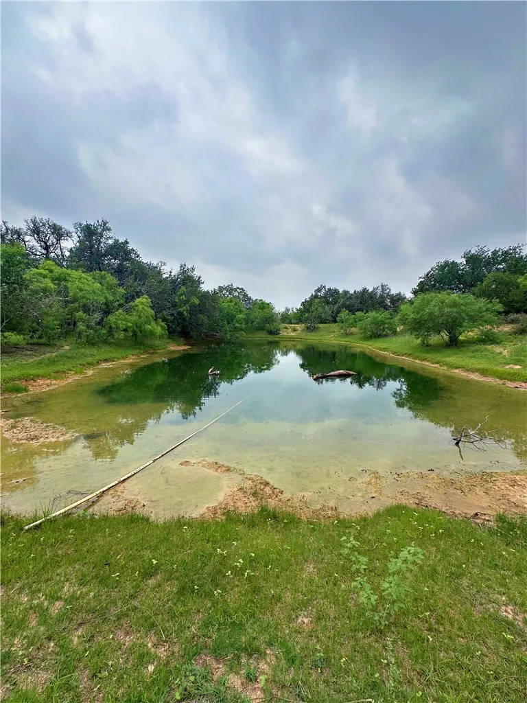 586 Jenschke Ln Poteet, TX 78065
