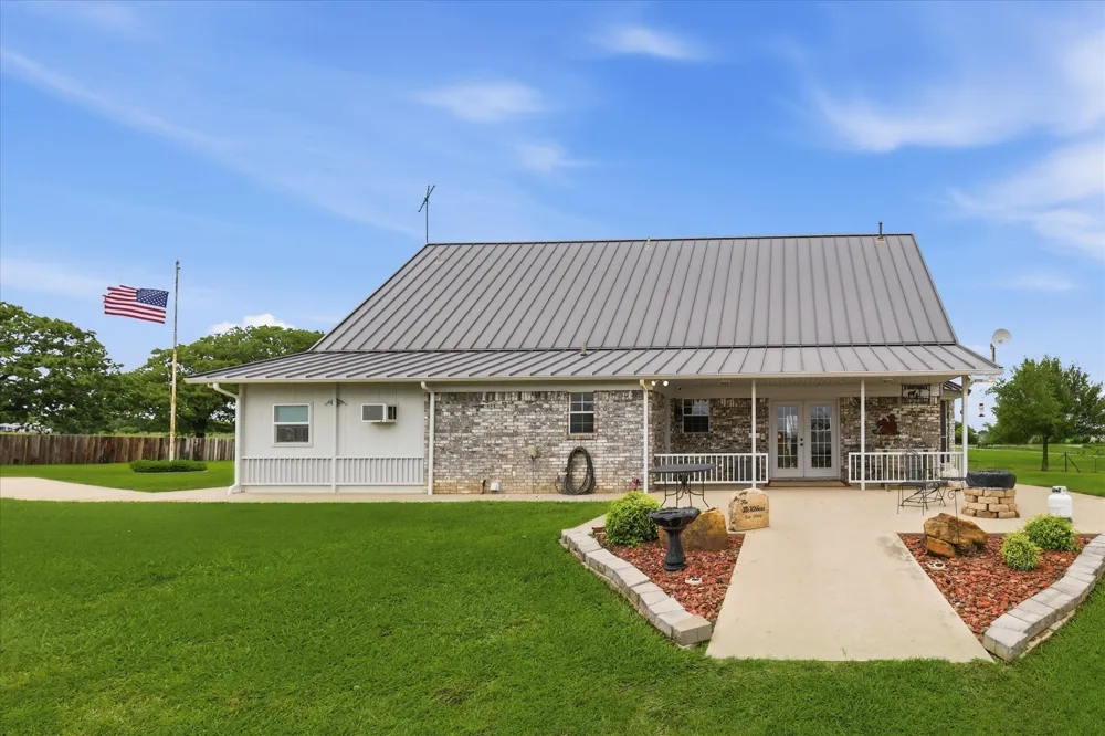 421 County Road 3342 Paradise, TX 76073