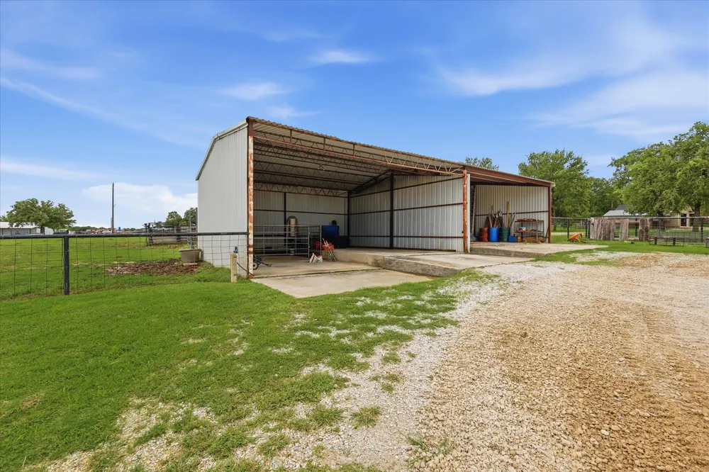 421 County Road 3342 Paradise, TX 76073