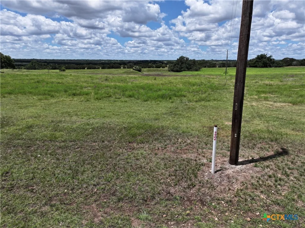 10 Floyd's Run Bertram, TX 78605