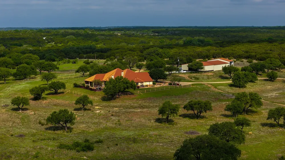 587 County Road 105 Hamilton, TX 76531