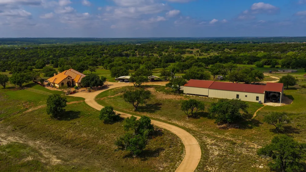 587 County Road 105 Hamilton, TX 76531