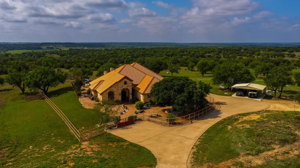 587 County Road 105 Hamilton, TX 76531