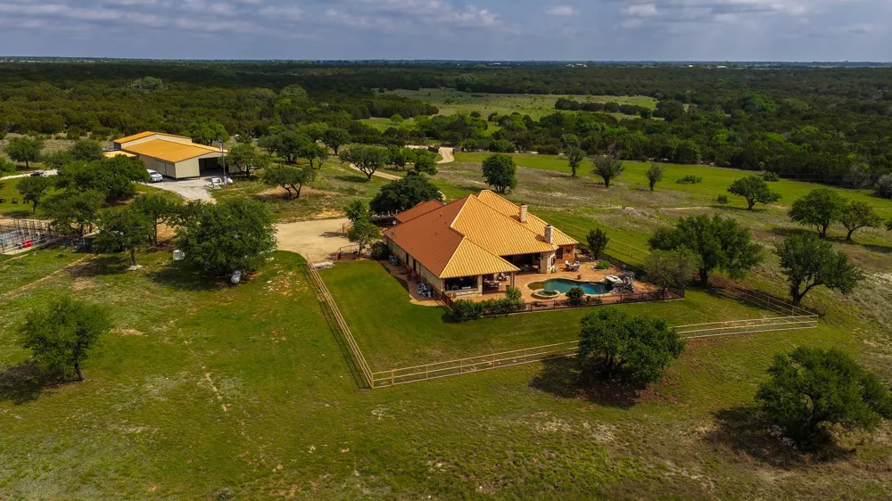 587 County Road 105 Hamilton, TX 76531