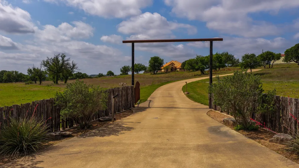 587 County Road 105 Hamilton, TX 76531
