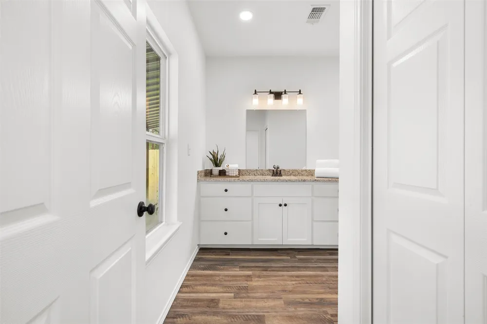 1110 Caldwell Lexington, TX 78947